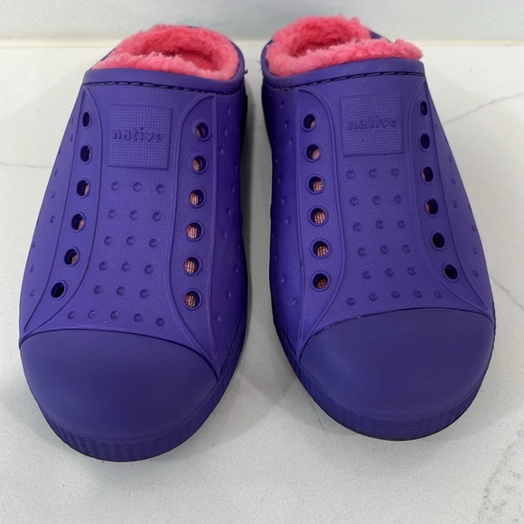 Native Slippers - Picture 5 of 7